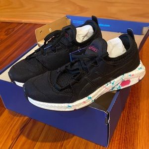 Authentic ASICS Hyper Gel-Sai Shoes kids size 5